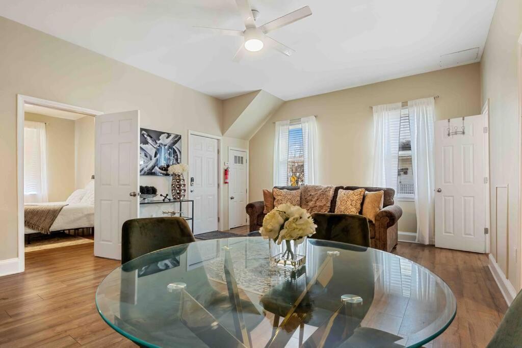 The Diamond Dwelling Queen Size Bed Ft Lee Petersburg Exterior photo