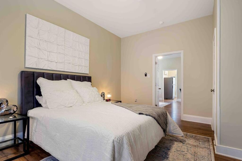 The Diamond Dwelling Queen Size Bed Ft Lee Petersburg Exterior photo
