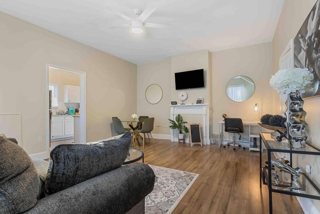The Diamond Dwelling Queen Size Bed Ft Lee Petersburg Exterior photo